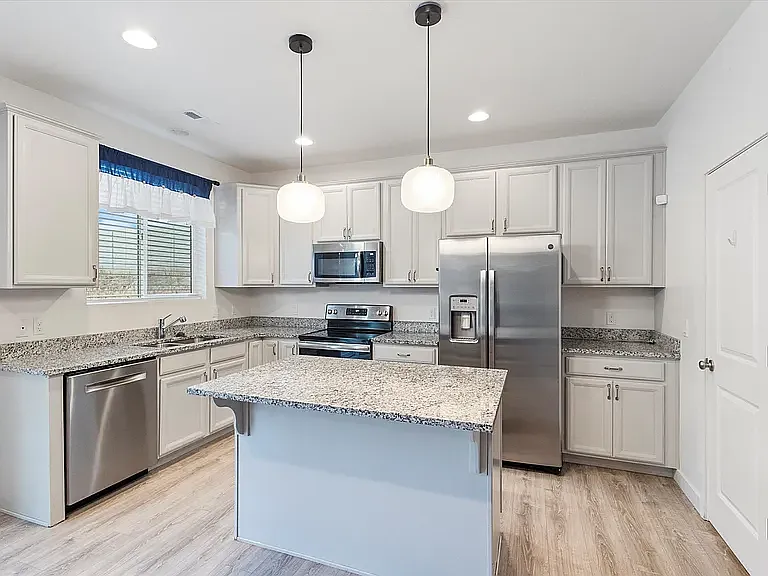 1546 W Parkview Dr — Photo 5