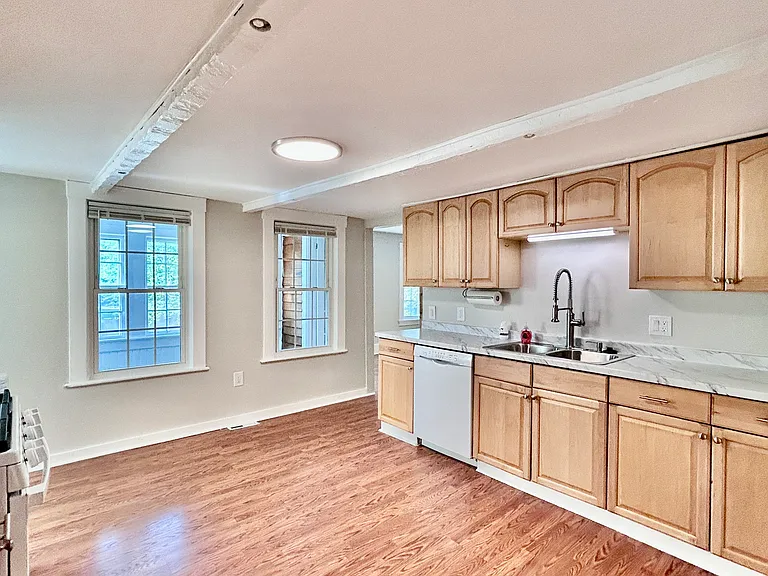10 Franklin St #1 — Photo 12