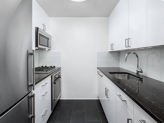 4th image of 300 E 64th St APT 7F