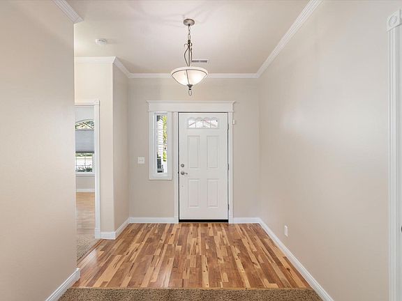 5th image of 403 Palm Dr