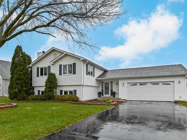10370 S Mockingbird LANE, Oak Creek, WI 53154