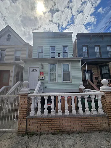 114 Essex St Photo 1