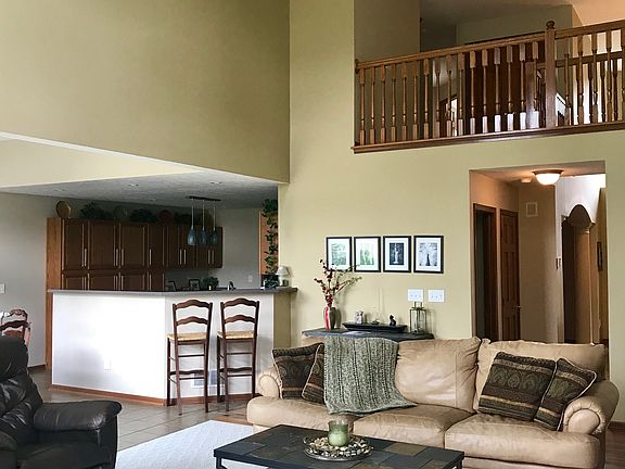 5th image of 3249 Walkerview Dr