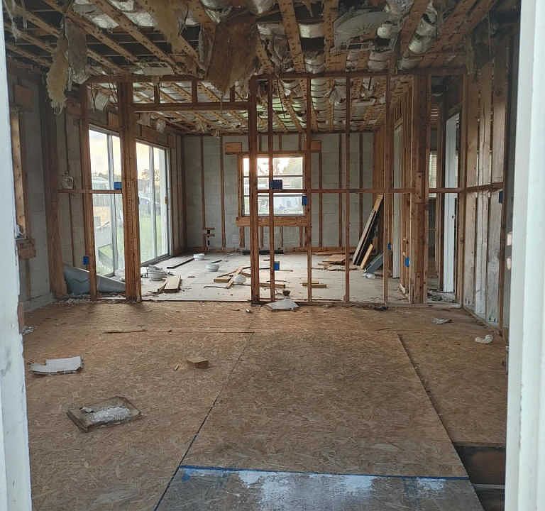 2nd image of 5122 Collins St