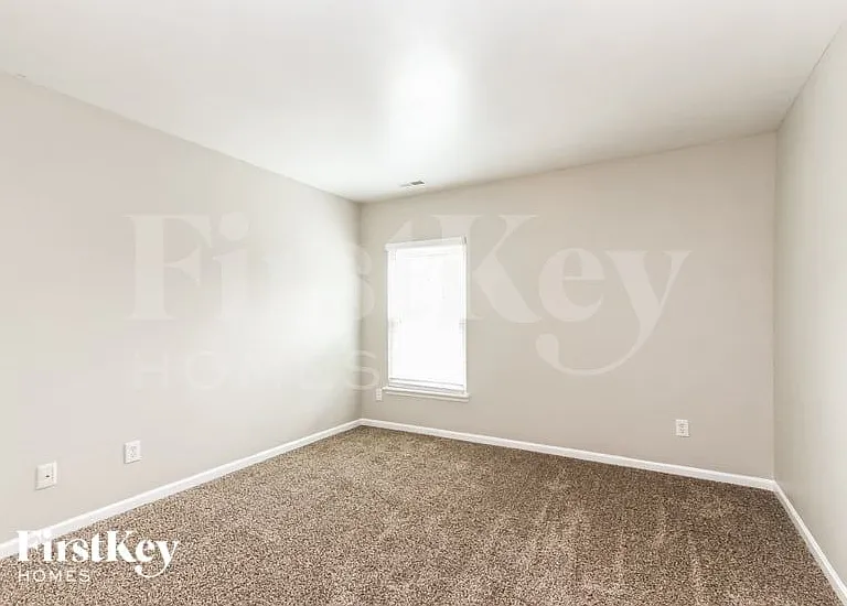1795 Valleywood Dr — Photo 2