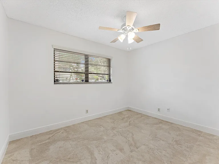 1821 NE 40th Ct #305 — Photo 18