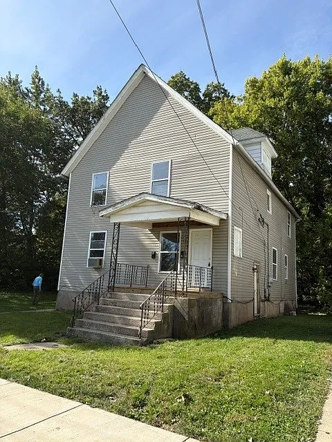 3 bed, 1040 sqft, $1,400 — Photo 1