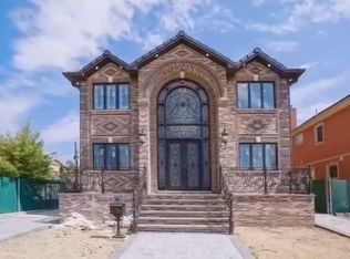 2411 157th St, Whitestone, NY 11357