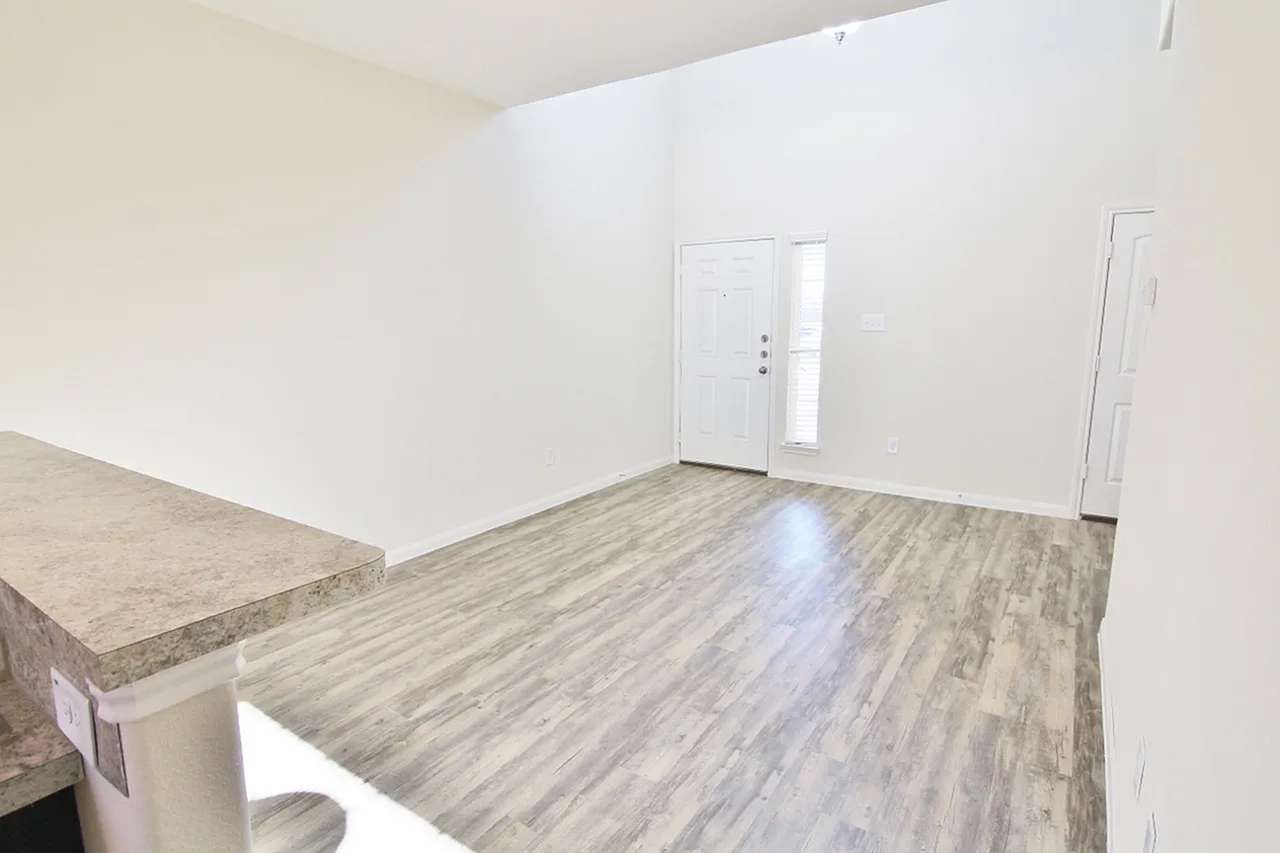 Brenwood Circle Townhomes — Photo 2