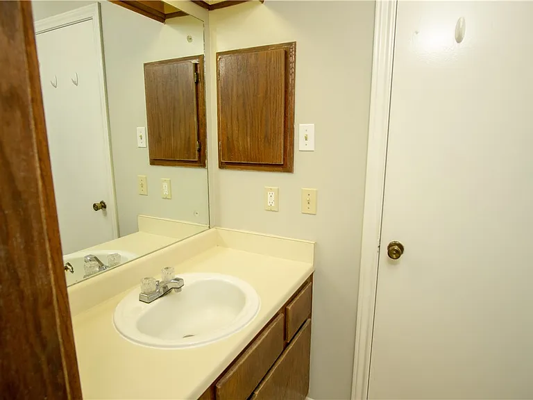 1801 Woodsman Dr #D — Photo 17
