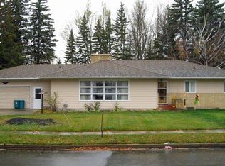 815 3rd St SW, Rugby, ND 58368