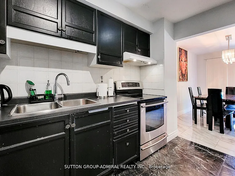 2 Royalwood Ct #52 — Photo 11