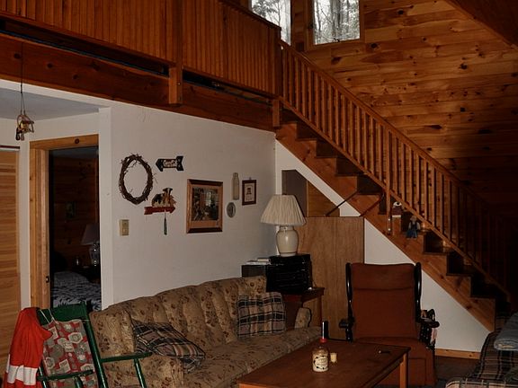 4th image of 100 Hilary Ln