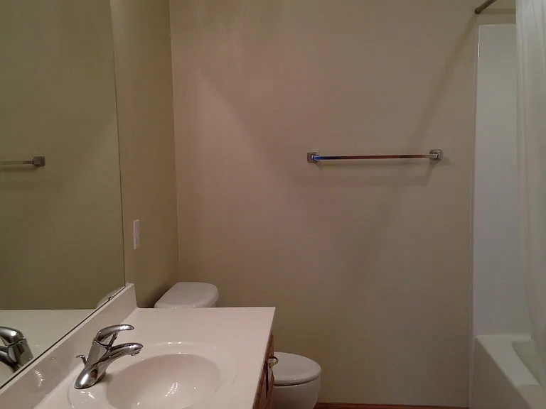2103 Linden Trl — Photo 8