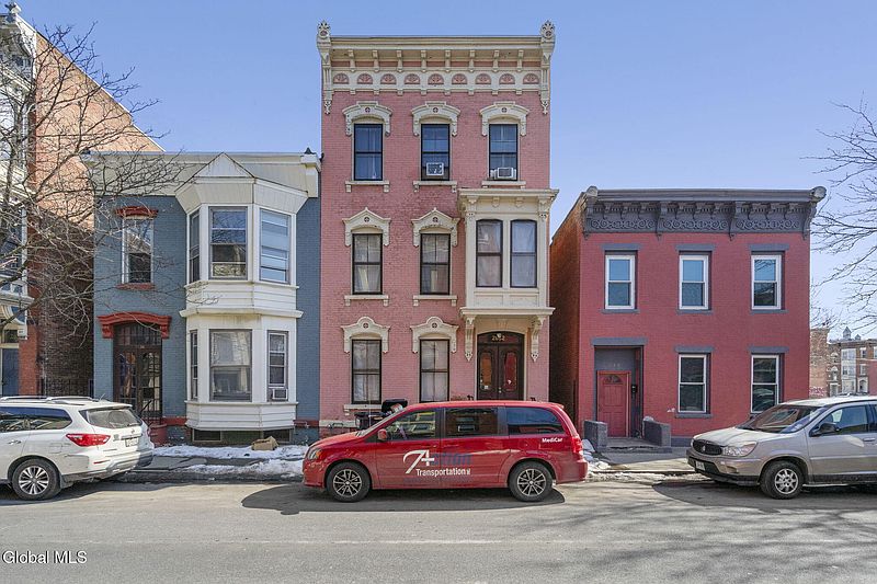 2nd image of 2632 5th Avenue