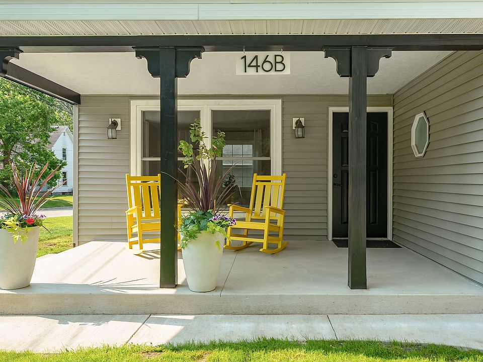 Front porch, private entrance