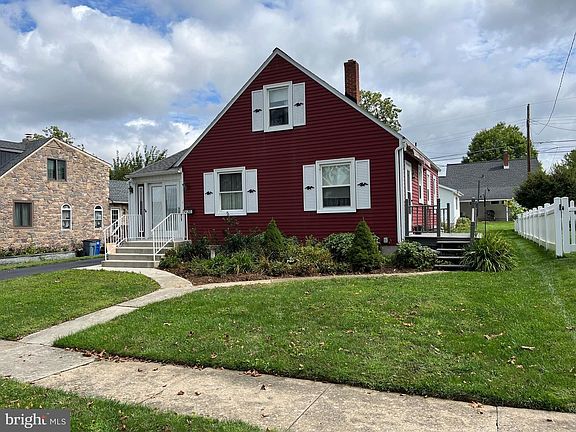 2nd image of 439 Birch Rd