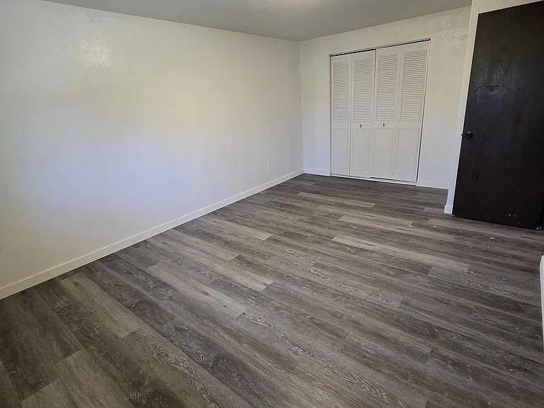 685 Manor Way — Photo 8
