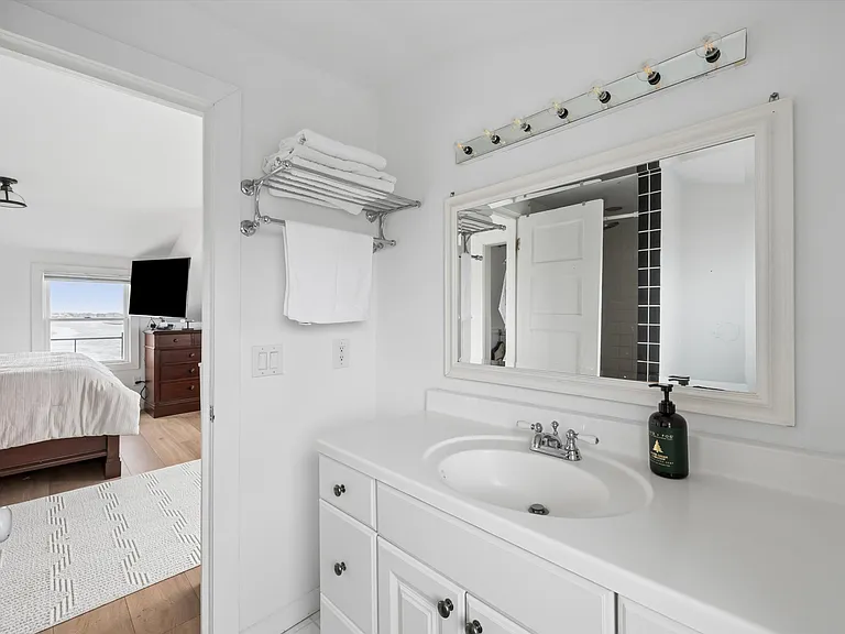 61 Dune Rd — Photo 13