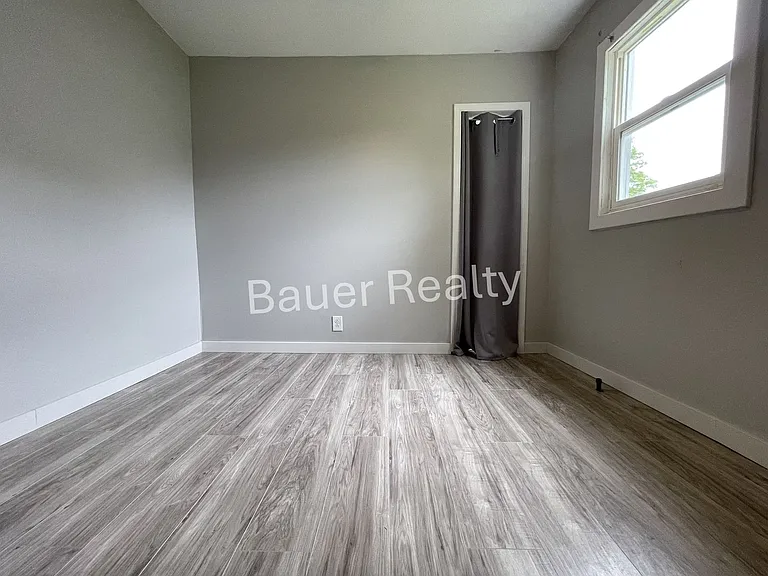 844 Lake Dr — Photo 12