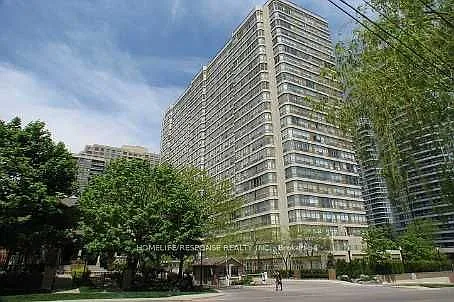 55 Elm Dr W — Photo 1