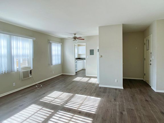 4th image of 865 S Marengo Ave APT 6