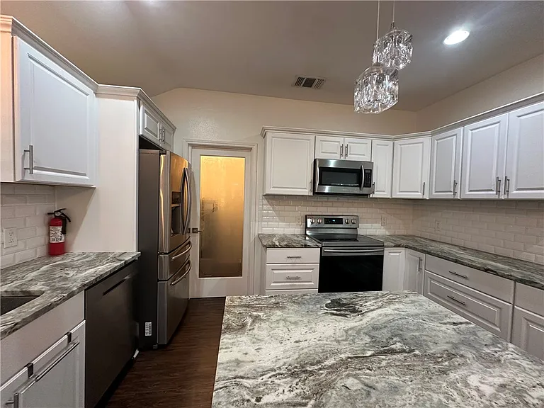 7822 Fox Dr — Photo 9
