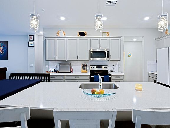 4th image of 1832 SE Roxy Way