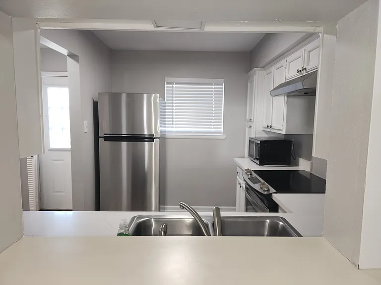 820 Meadow Glen Ave #D — Photo 5
