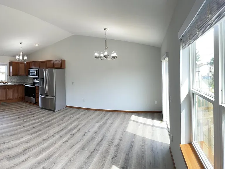 907 S 22nd Ave — Photo 4