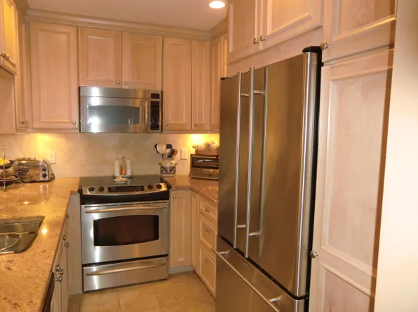 43 Harbor Dr APT 409, Stamford, CT 06903