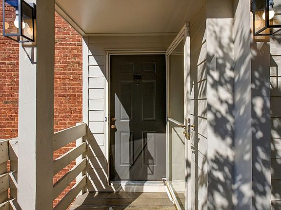 4th image of 223 Boxmere Pl