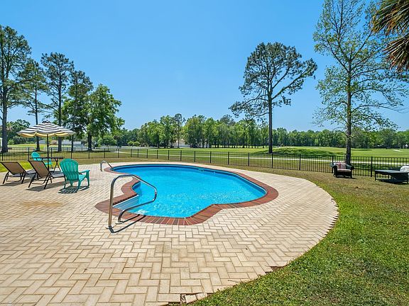 4th image of 206 Country Club Dr