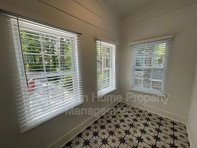 1215 Euclid Ave NE #7 — Photo 13