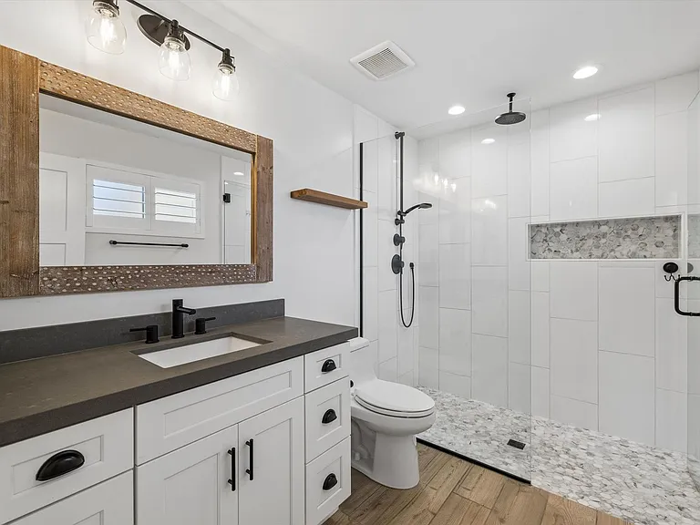 301 E Royal Palm Rd — Photo 36