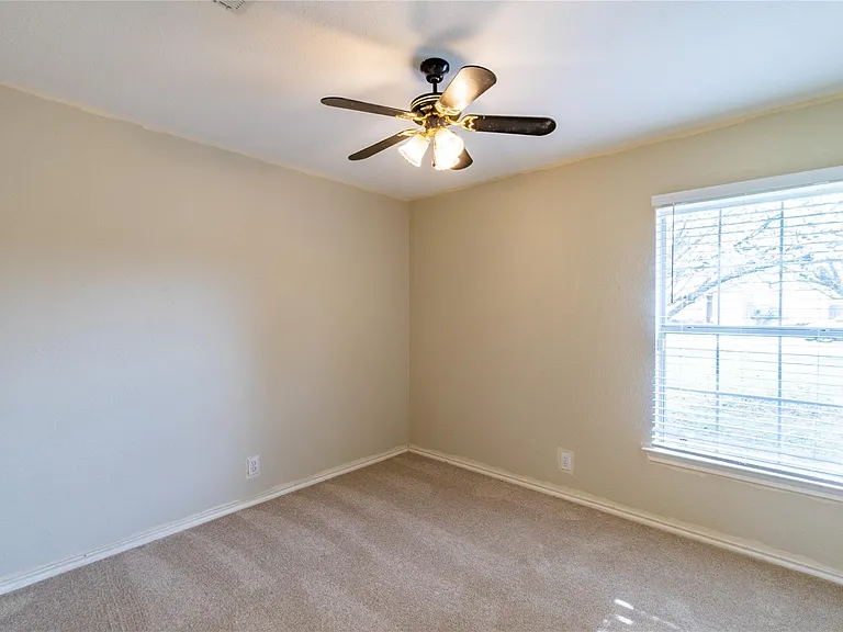 2604 Peach Tree Ln — Photo 8