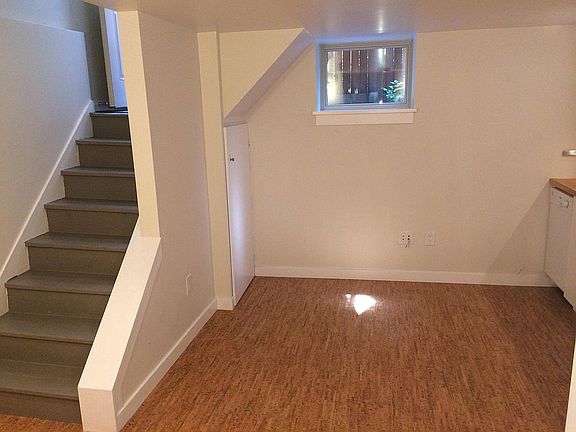 2nd image of 1020 N Steele St