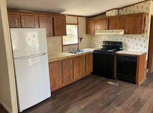 404 W 3rd St, Iowa, LA 70647