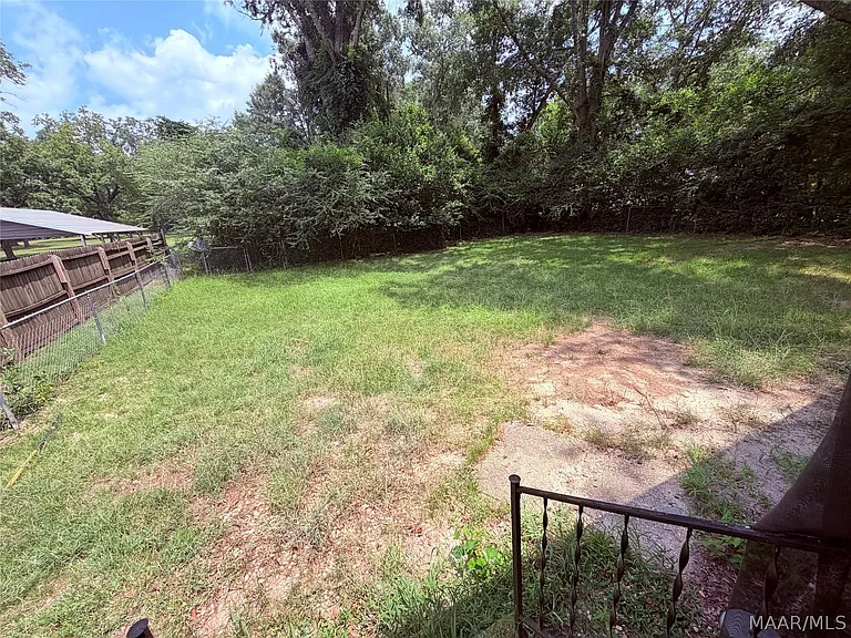165 W College St — Photo 12