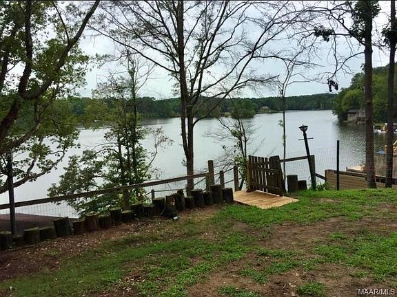 3rd image of 1095 Lakeview Dr