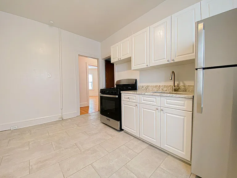 706 Farmington Ave #A-2 — Photo 3