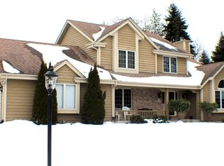 W153N5306 Plaza Dr, Menomonee Falls, WI 53051