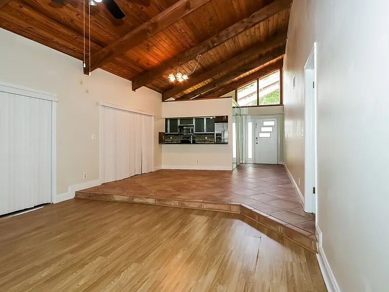 6398 Amberwoods Dr — Photo 5