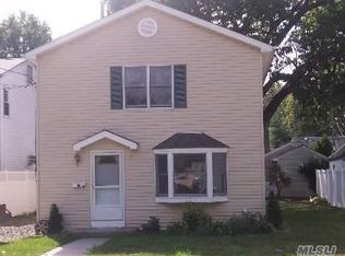 556 Irene St, Hempstead, NY 11550