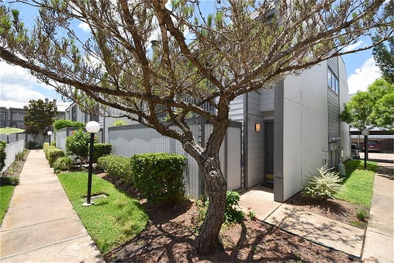 1st image of 5042 Glenmont Dr