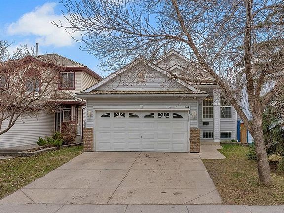 3rd image of 44 Douglas Glen Cres SE