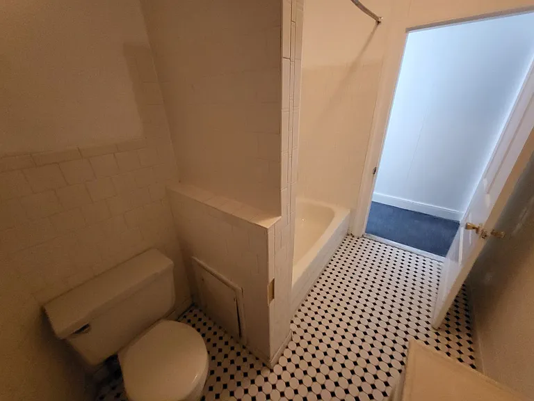 2102 N Charles St — Photo 8