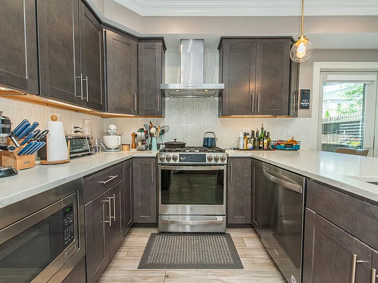 22 Thorne St #1 — Photo 8