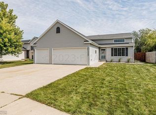 1723 Huntington Dr, West Fargo, ND 58078