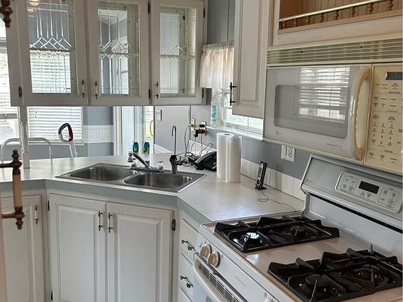 2nd image of 905 W 37th Ave Lot 16